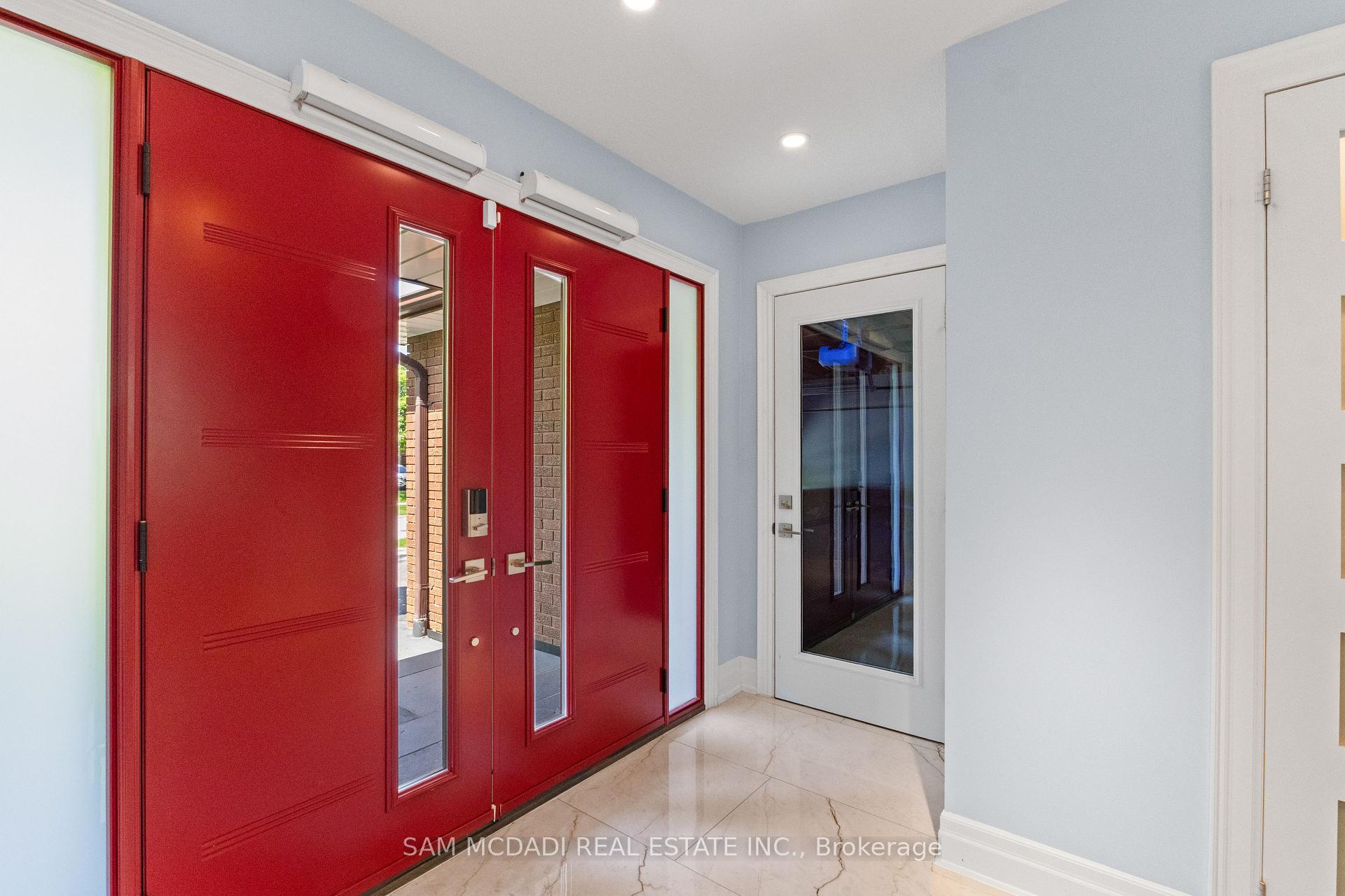 Photo 4 of 5 Canterbury Crescent, Etobicoke, Edenbridge-Humber Valley — HOMEH
