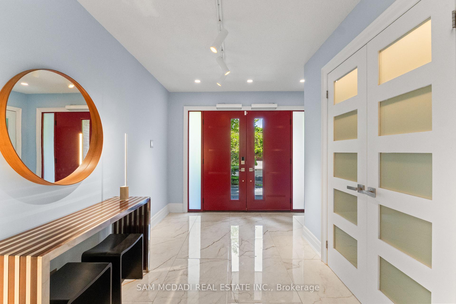 Photo 5 of 5 Canterbury Crescent, Etobicoke, Edenbridge-Humber Valley — HOMEH