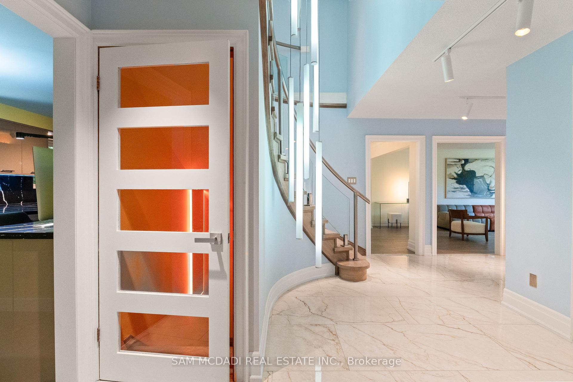 Photo 6 of 5 Canterbury Crescent, Etobicoke, Edenbridge-Humber Valley — HOMEH