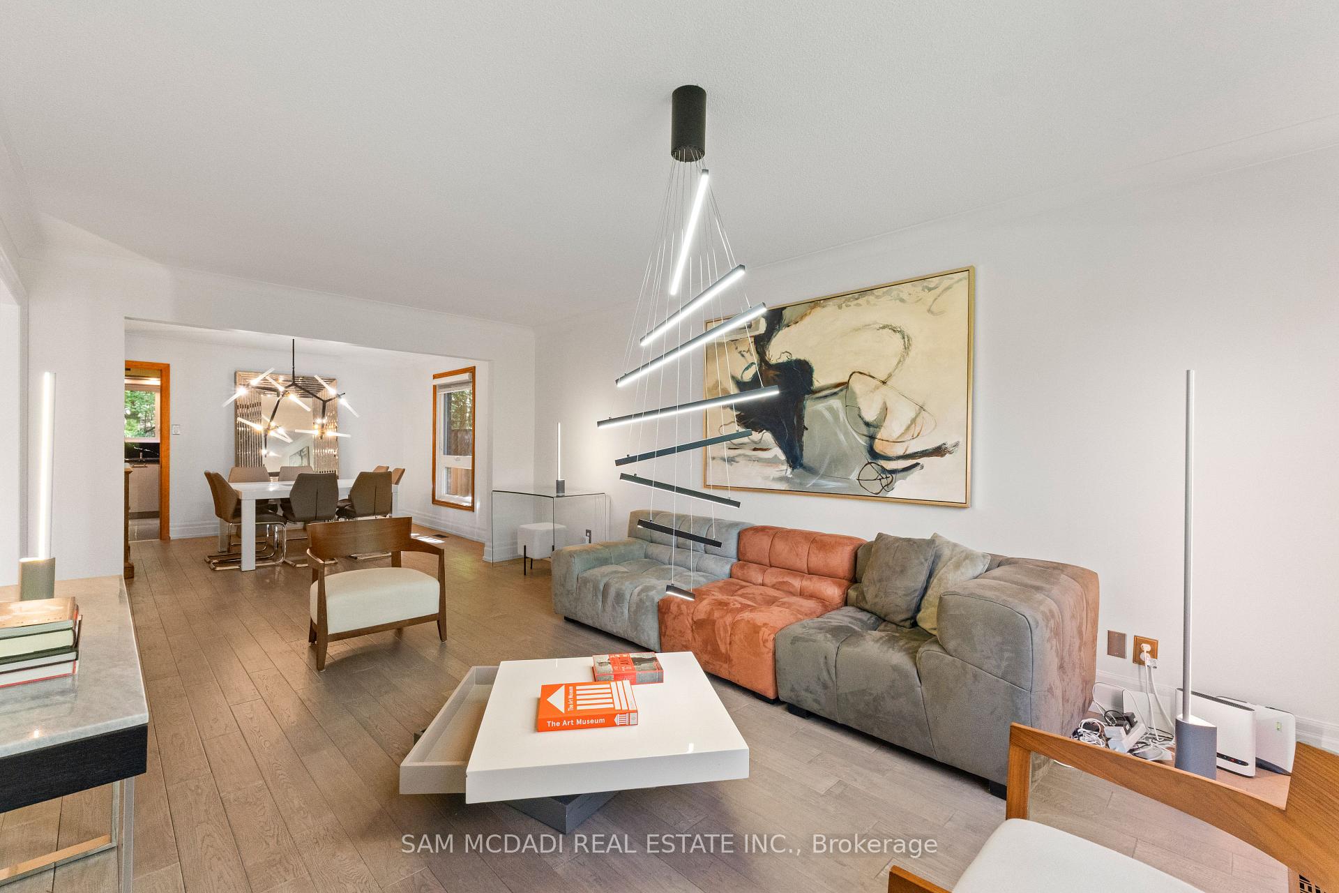 Photo 10 of 5 Canterbury Crescent, Etobicoke, Edenbridge-Humber Valley — HOMEH