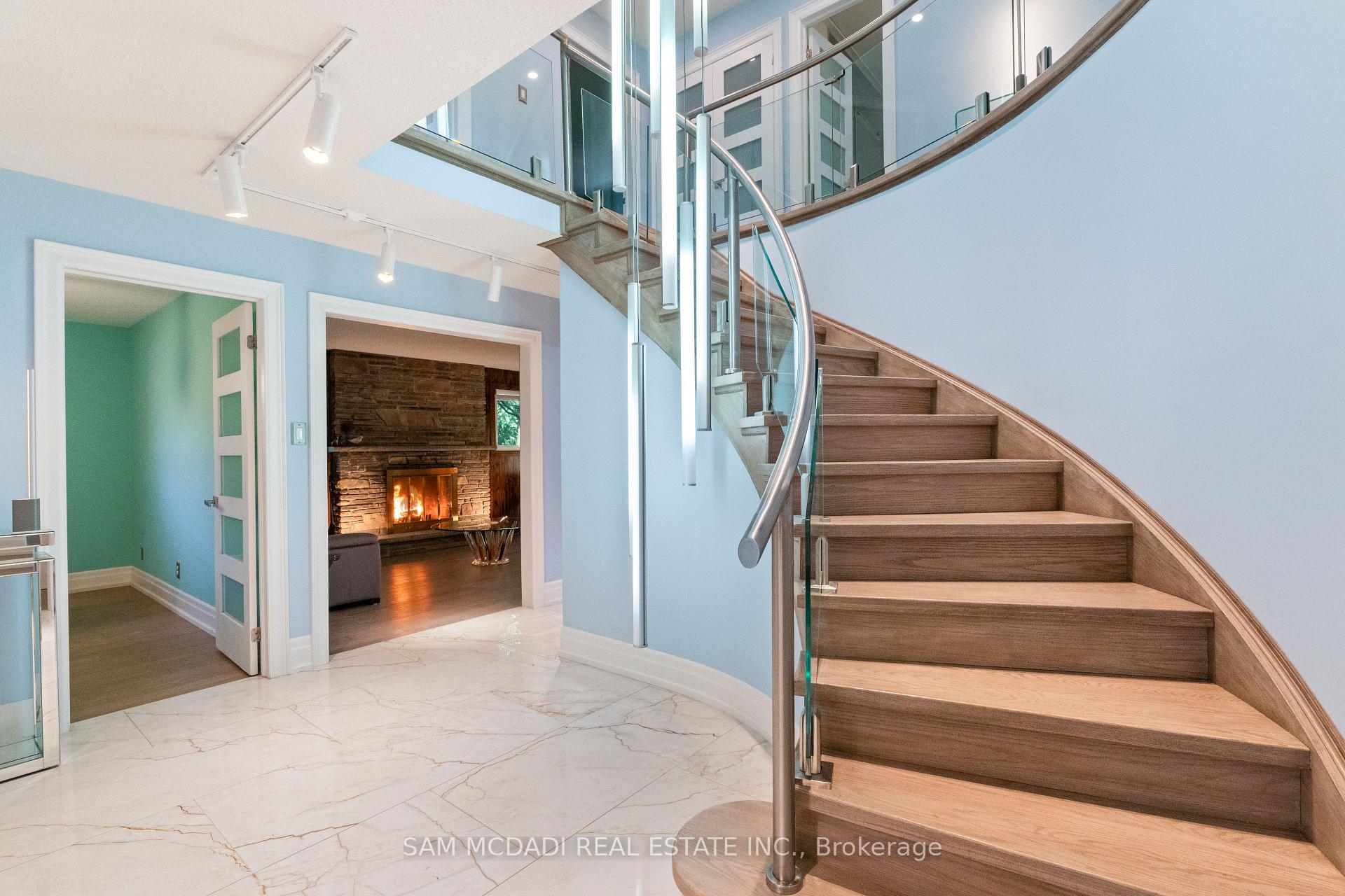 Photo 11 of 5 Canterbury Crescent, Etobicoke, Edenbridge-Humber Valley — HOMEH
