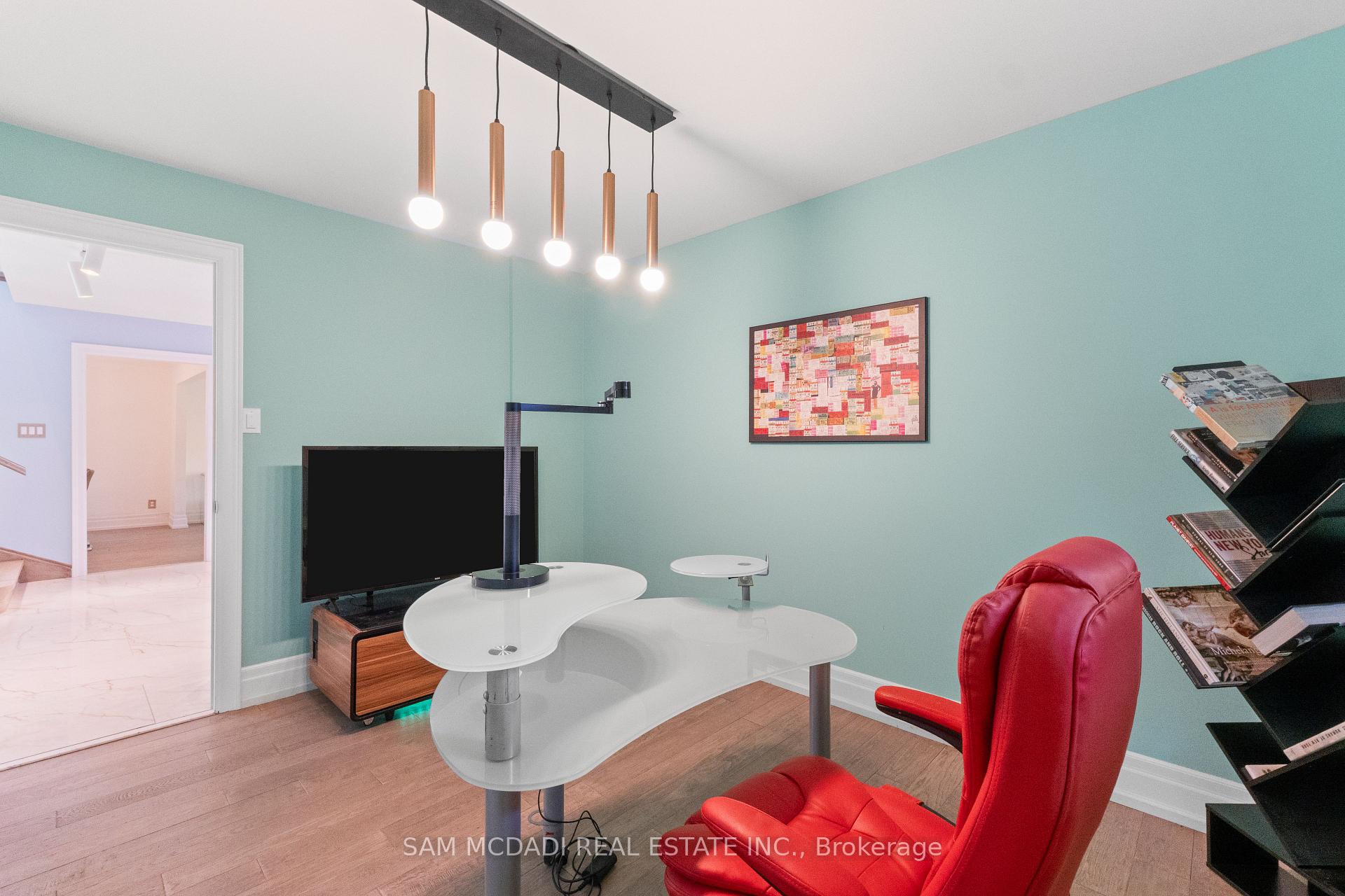 Photo 13 of 5 Canterbury Crescent, Etobicoke, Edenbridge-Humber Valley — HOMEH