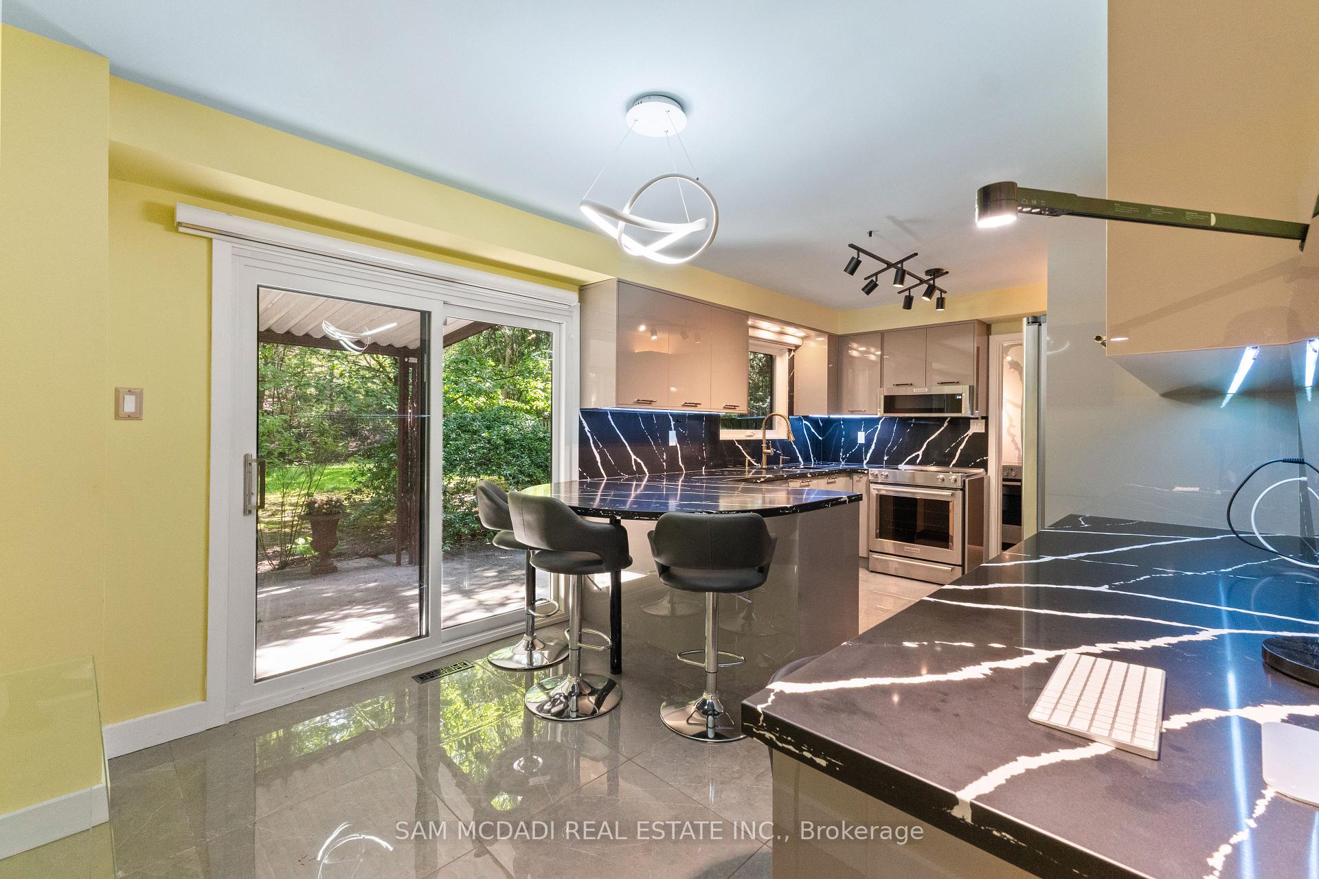 Photo 14 of 5 Canterbury Crescent, Etobicoke, Edenbridge-Humber Valley — HOMEH