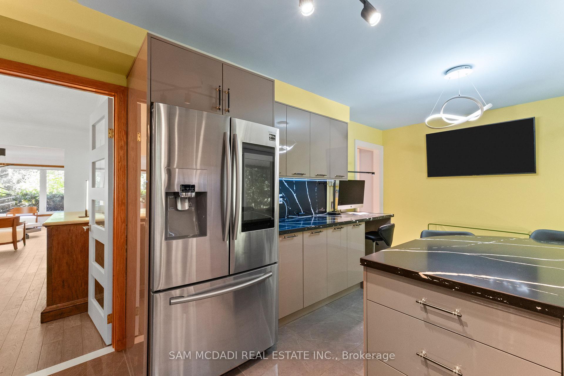 Photo 17 of 5 Canterbury Crescent, Etobicoke, Edenbridge-Humber Valley — HOMEH