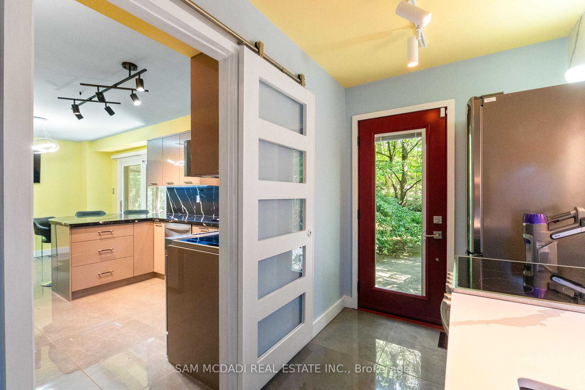 Photo 19 of 5 Canterbury Crescent, Etobicoke, Edenbridge-Humber Valley — HOMEH