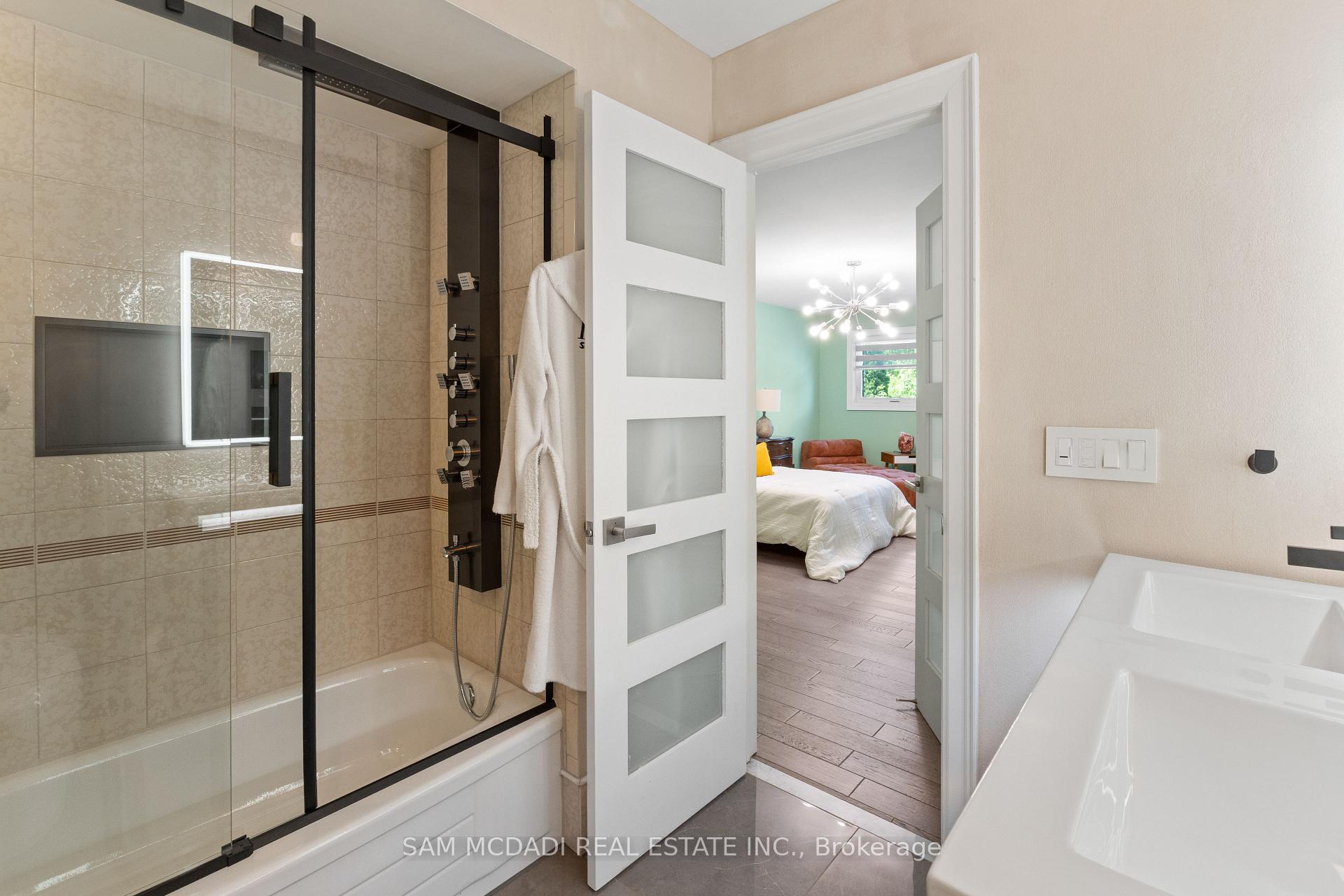 Photo 25 of 5 Canterbury Crescent, Etobicoke, Edenbridge-Humber Valley — HOMEH