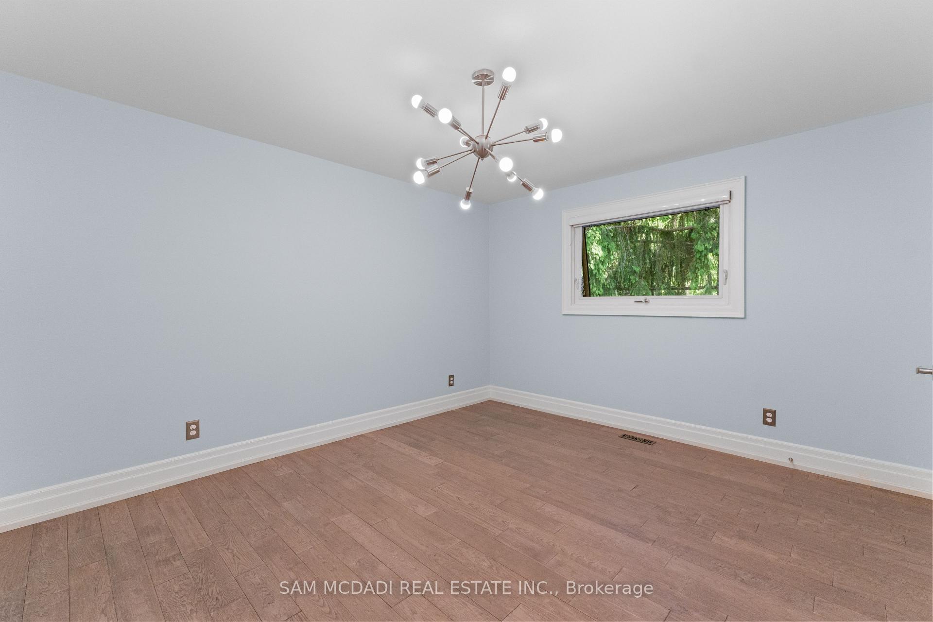 Photo 31 of 5 Canterbury Crescent, Etobicoke, Edenbridge-Humber Valley — HOMEH