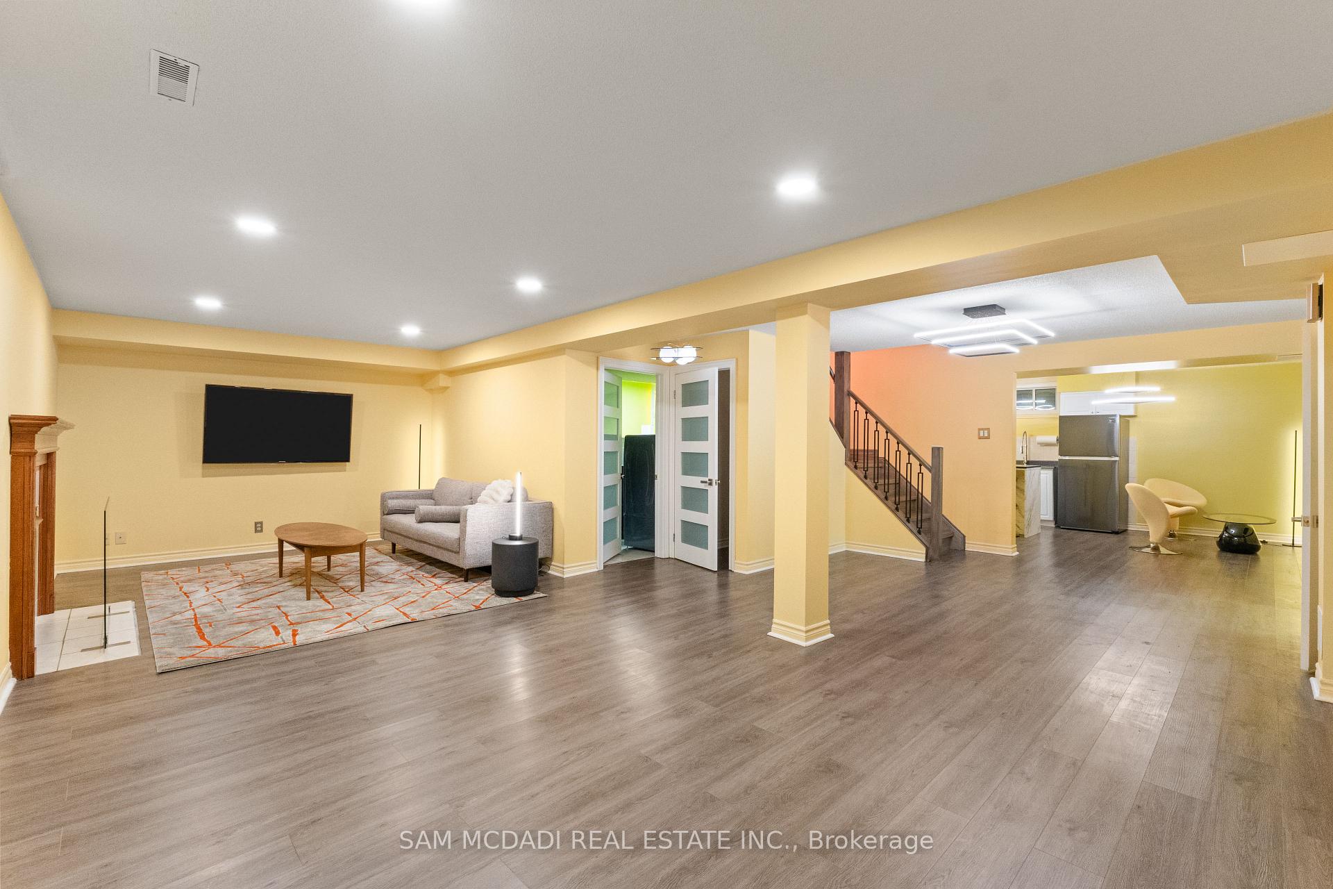 Photo 37 of 5 Canterbury Crescent, Etobicoke, Edenbridge-Humber Valley — HOMEH