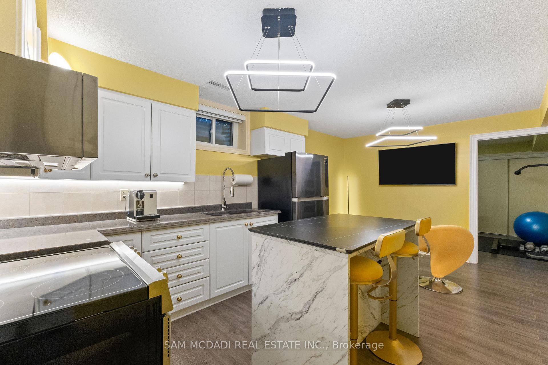 Photo 38 of 5 Canterbury Crescent, Etobicoke, Edenbridge-Humber Valley — HOMEH