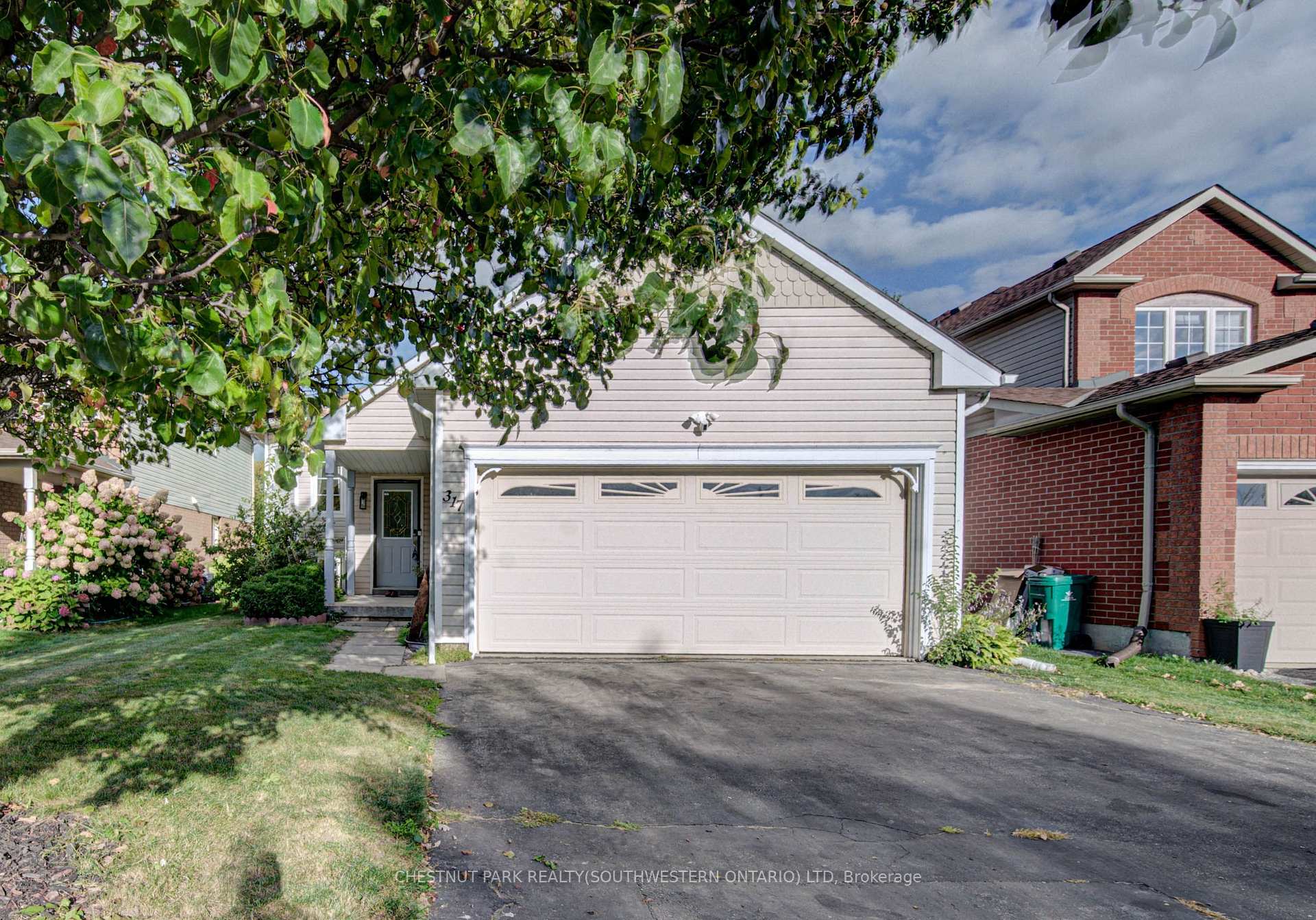 Photo 2 of 317 Christopher Drive, Cambridge, Christopher-Champlain — HOMEH