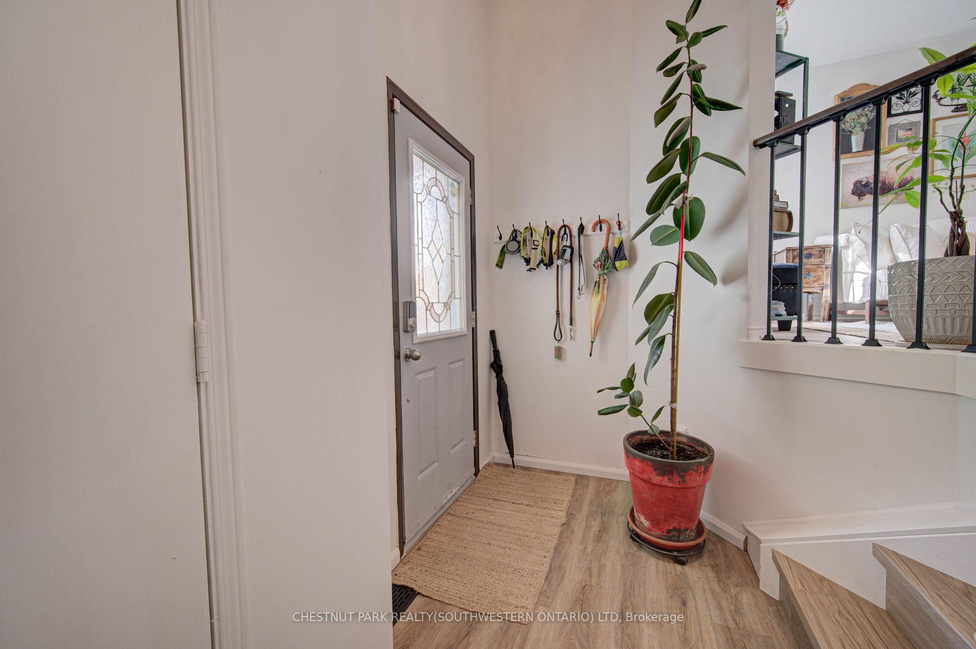 Photo 3 of 317 Christopher Drive, Cambridge, Christopher-Champlain — HOMEH
