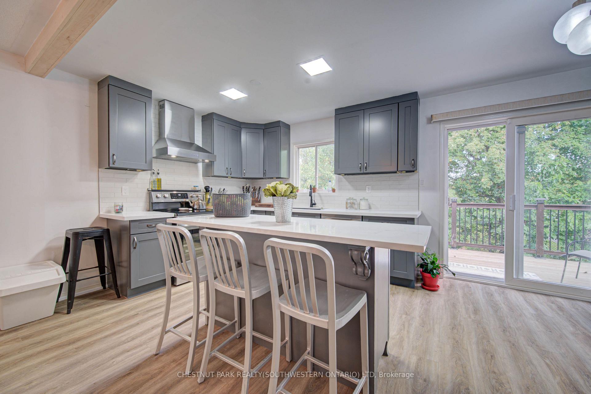 Photo 10 of 317 Christopher Drive, Cambridge, Christopher-Champlain — HOMEH