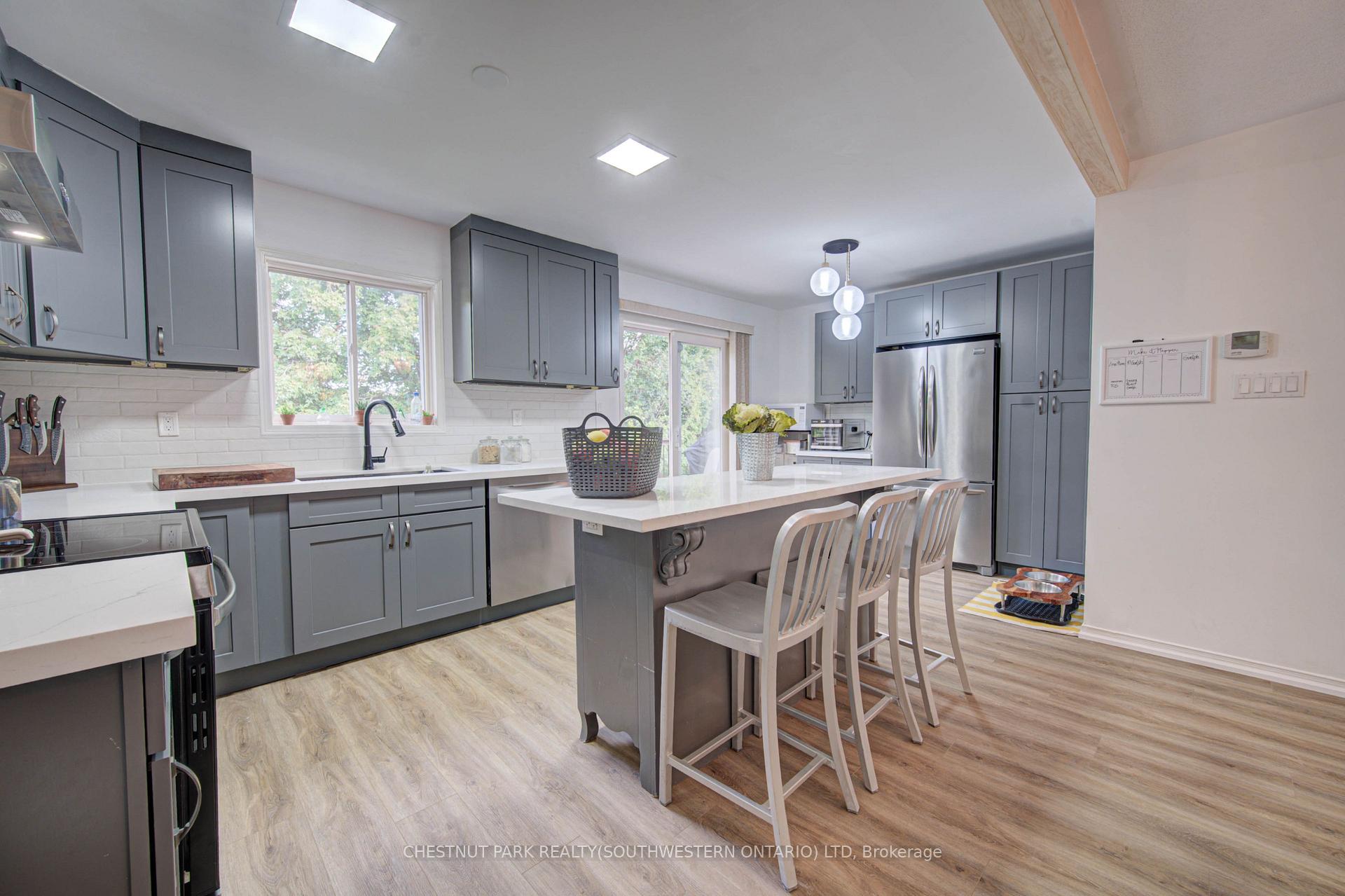 Photo 11 of 317 Christopher Drive, Cambridge, Christopher-Champlain — HOMEH