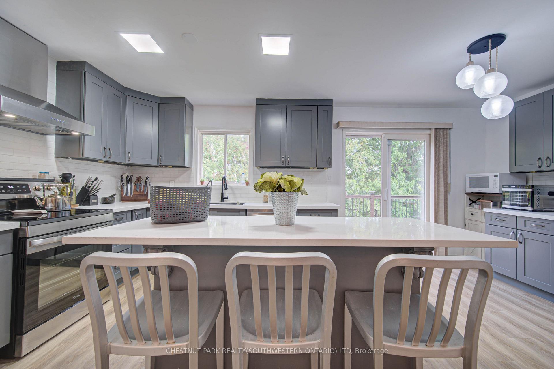 Photo 12 of 317 Christopher Drive, Cambridge, Christopher-Champlain — HOMEH