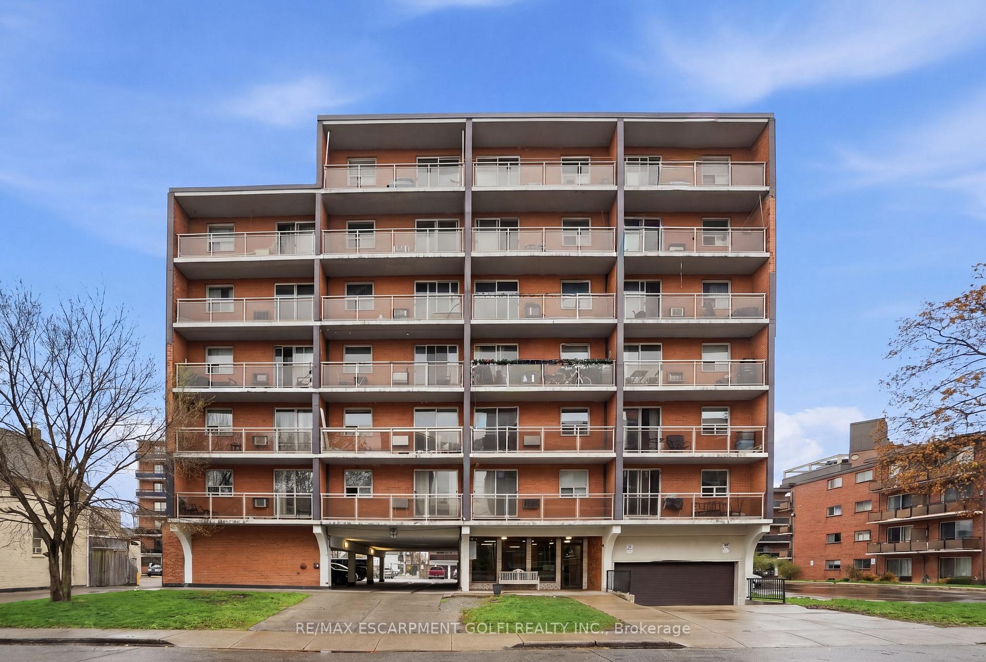 Photo of Unit 401, 30 Summit Avenue