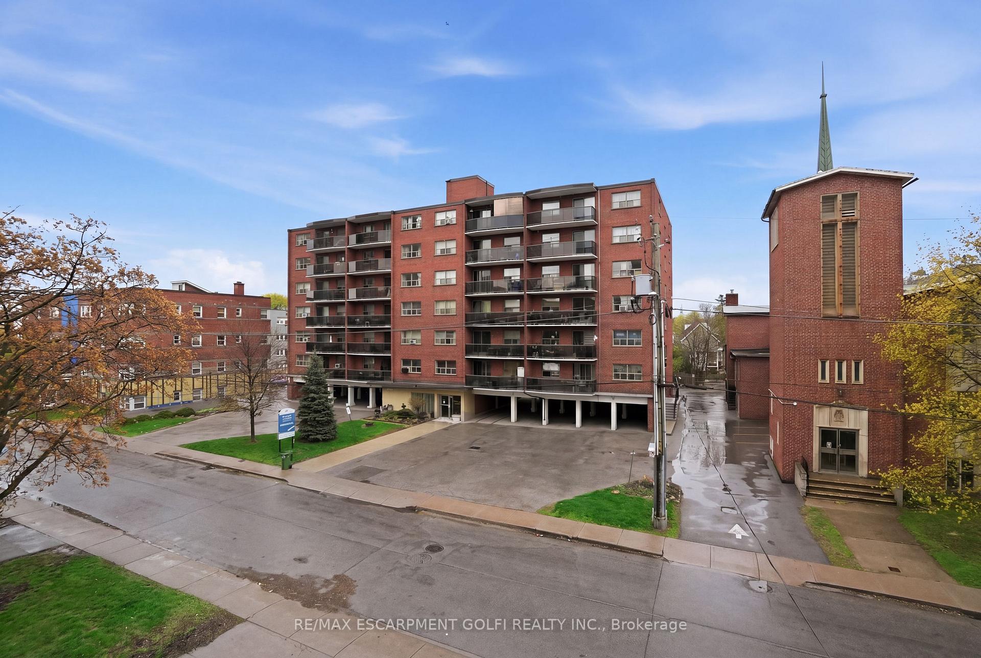 Photo 3 of Unit 401, 30 Summit Avenue, Hamilton, Burkholme — HOMEH