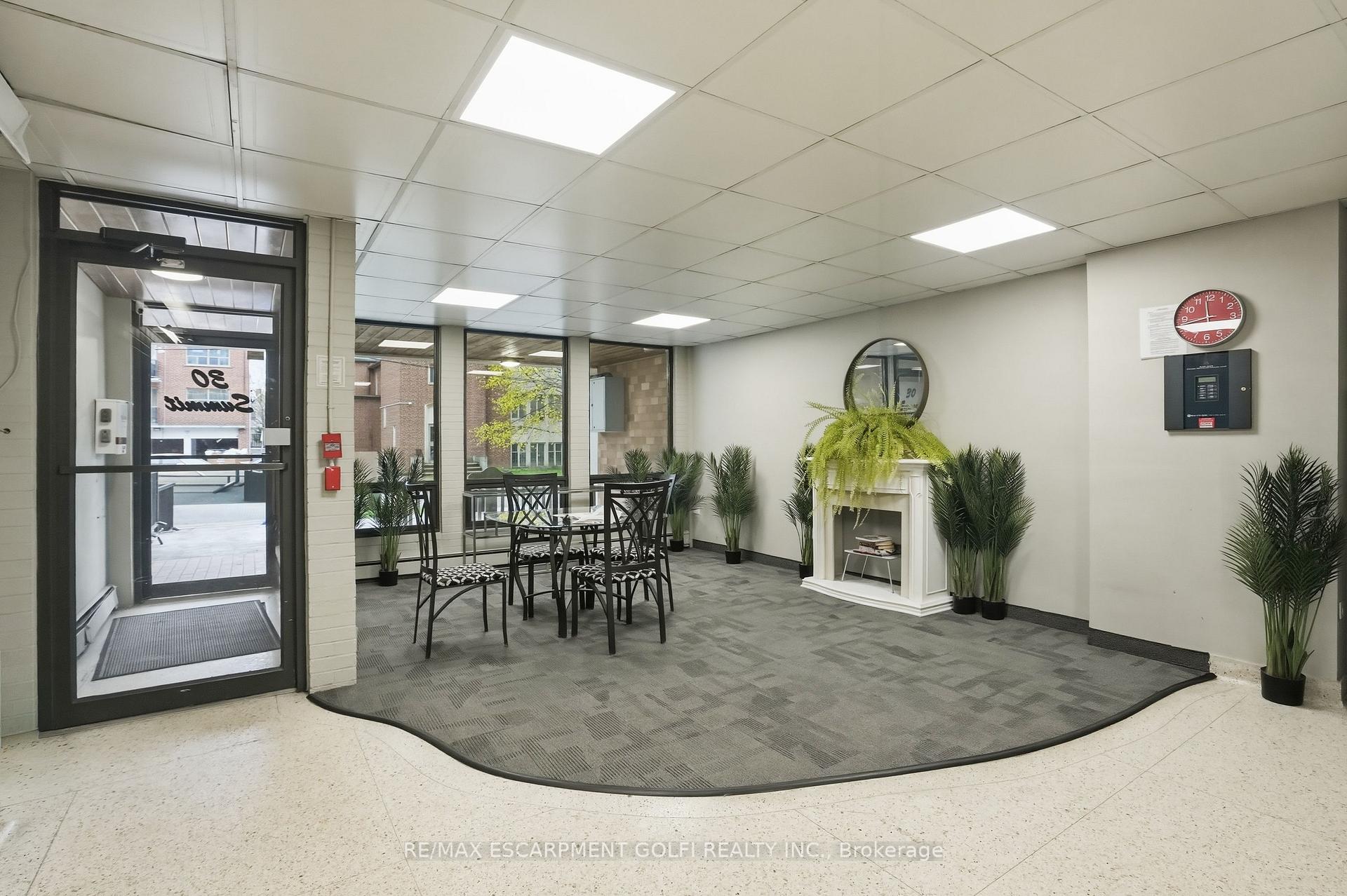 Photo 4 of Unit 401, 30 Summit Avenue, Hamilton, Burkholme — HOMEH