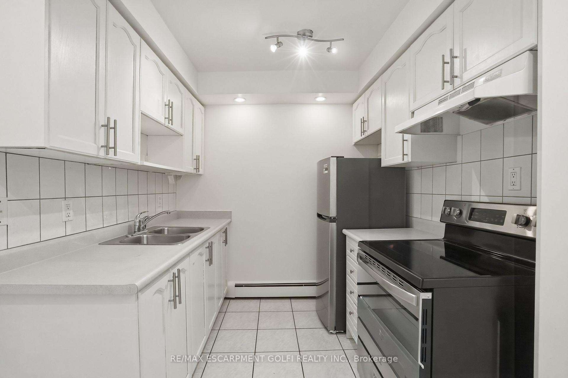 Photo 7 of Unit 401, 30 Summit Avenue, Hamilton, Burkholme — HOMEH