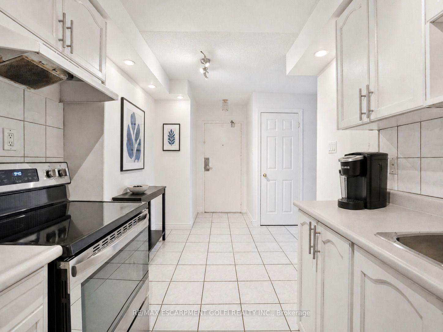 Photo 8 of Unit 401, 30 Summit Avenue, Hamilton, Burkholme — HOMEH