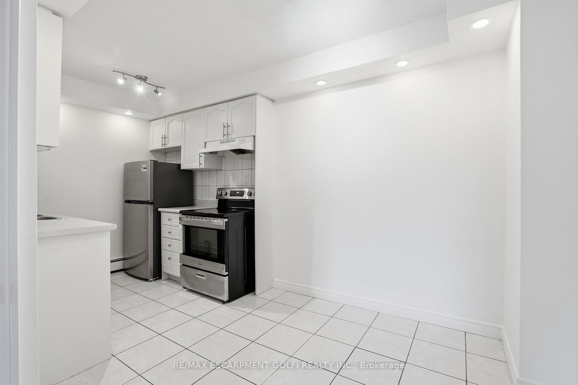Photo 9 of Unit 401, 30 Summit Avenue, Hamilton, Burkholme — HOMEH
