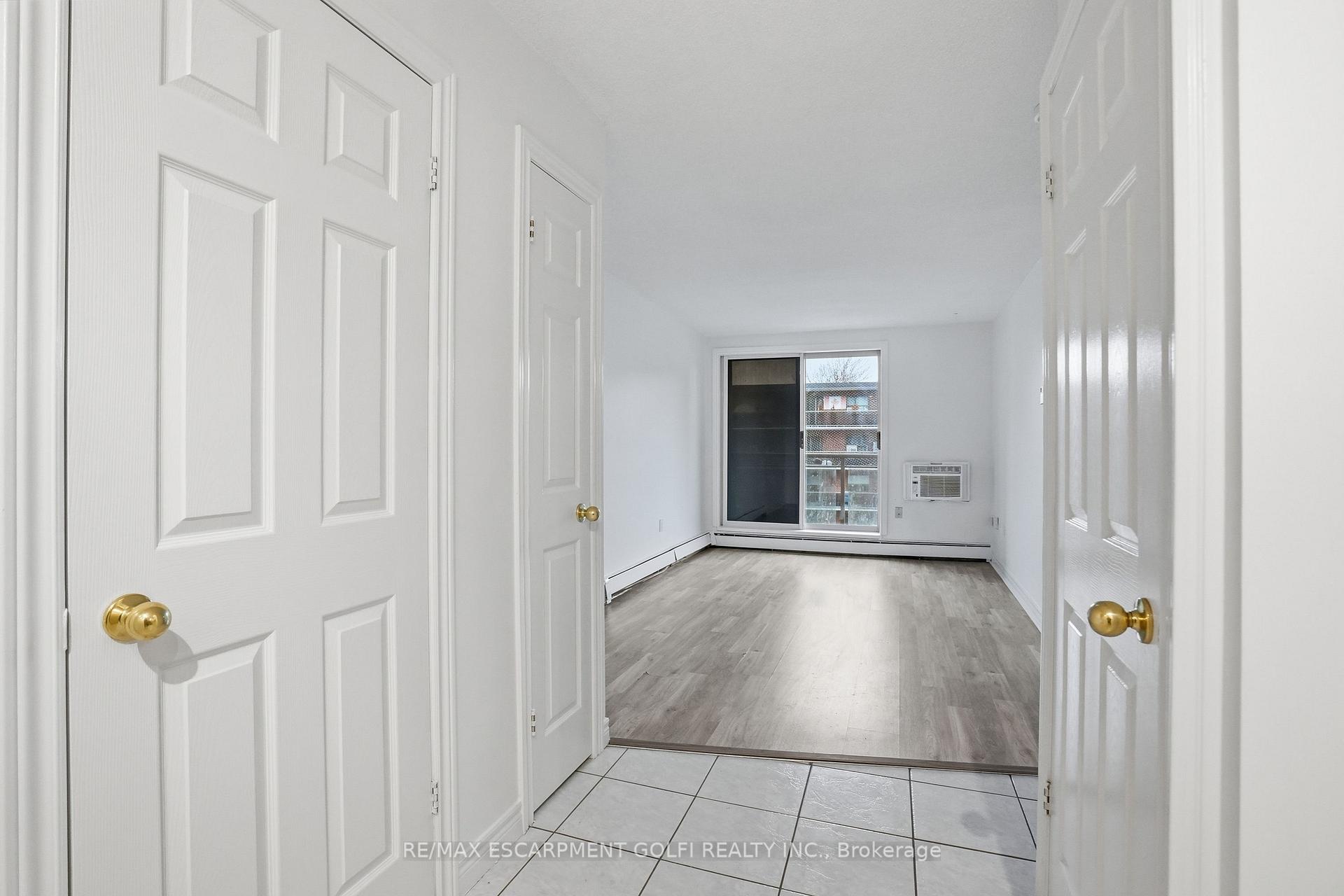 Photo 10 of Unit 401, 30 Summit Avenue, Hamilton, Burkholme — HOMEH