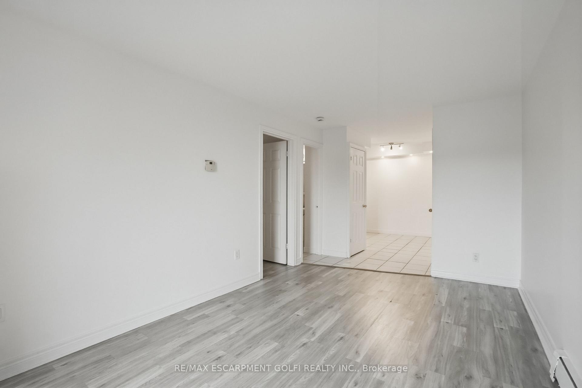 Photo 14 of Unit 401, 30 Summit Avenue, Hamilton, Burkholme — HOMEH