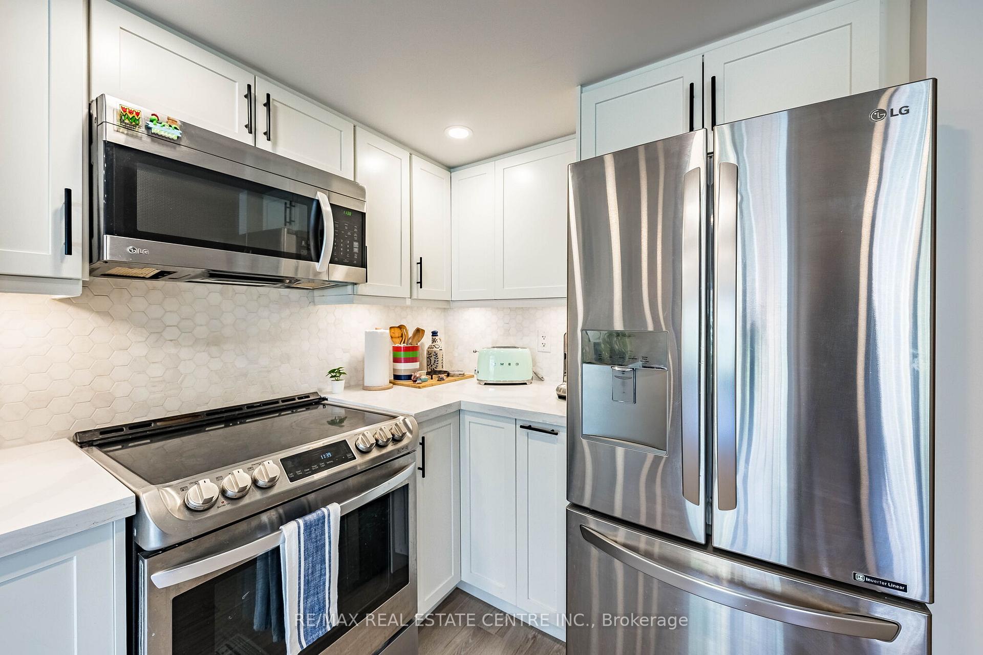 Photo 2 of Unit 920, 16 Laidlaw Street, Toronto, South Parkdale — HOMEH