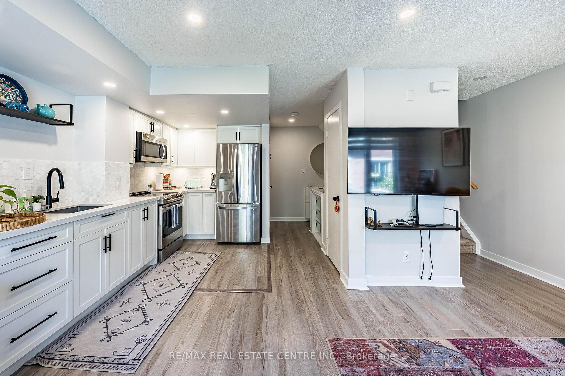 Photo 4 of Unit 920, 16 Laidlaw Street, Toronto, South Parkdale — HOMEH