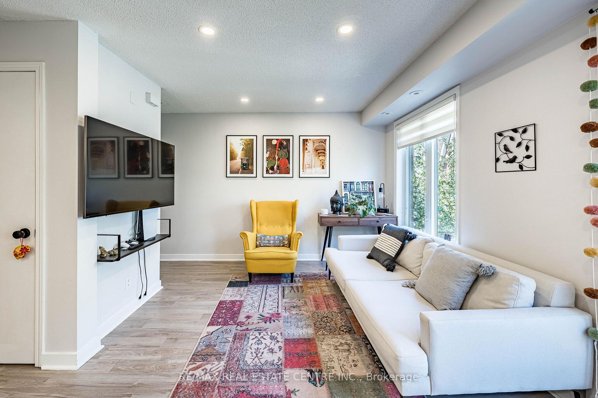 Photo 6 of Unit 920, 16 Laidlaw Street, Toronto, South Parkdale — HOMEH