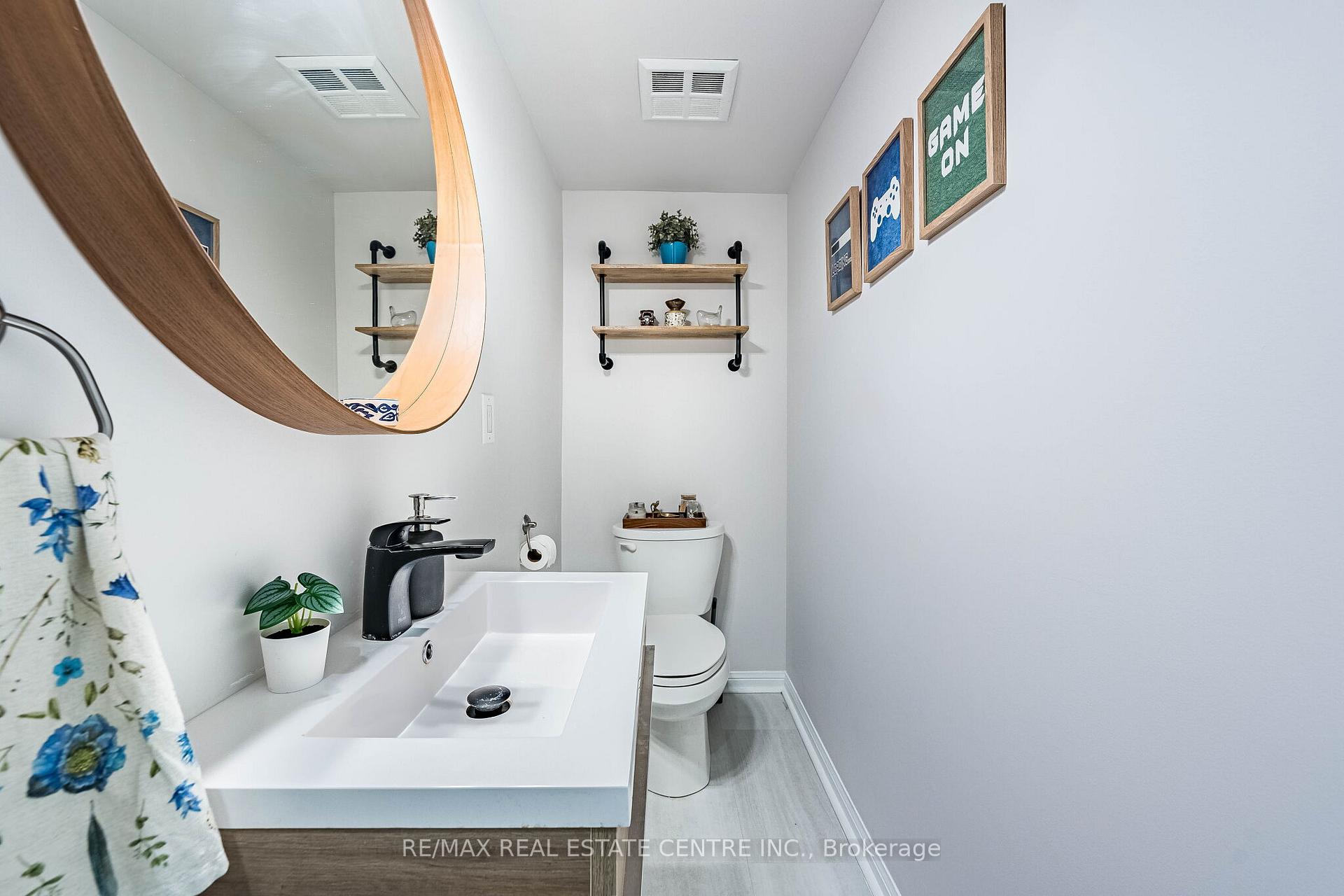 Photo 7 of Unit 920, 16 Laidlaw Street, Toronto, South Parkdale — HOMEH