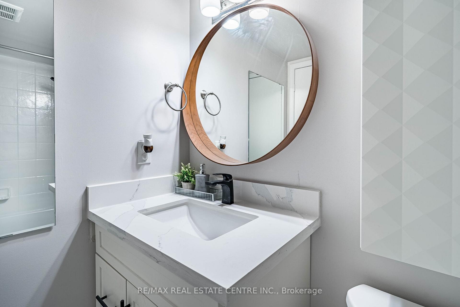 Photo 8 of Unit 920, 16 Laidlaw Street, Toronto, South Parkdale — HOMEH