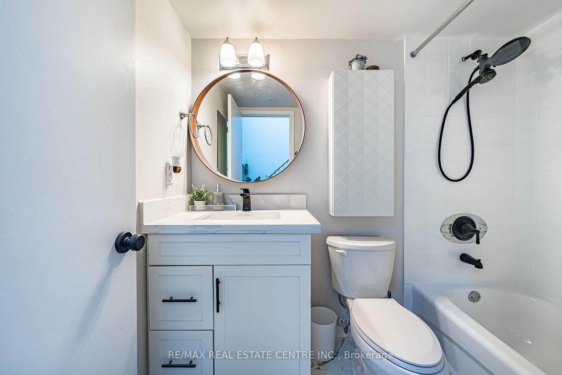 Photo 9 of Unit 920, 16 Laidlaw Street, Toronto, South Parkdale — HOMEH