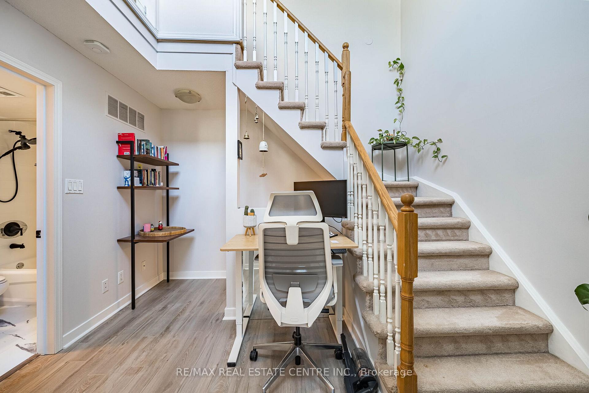Photo 13 of Unit 920, 16 Laidlaw Street, Toronto, South Parkdale — HOMEH