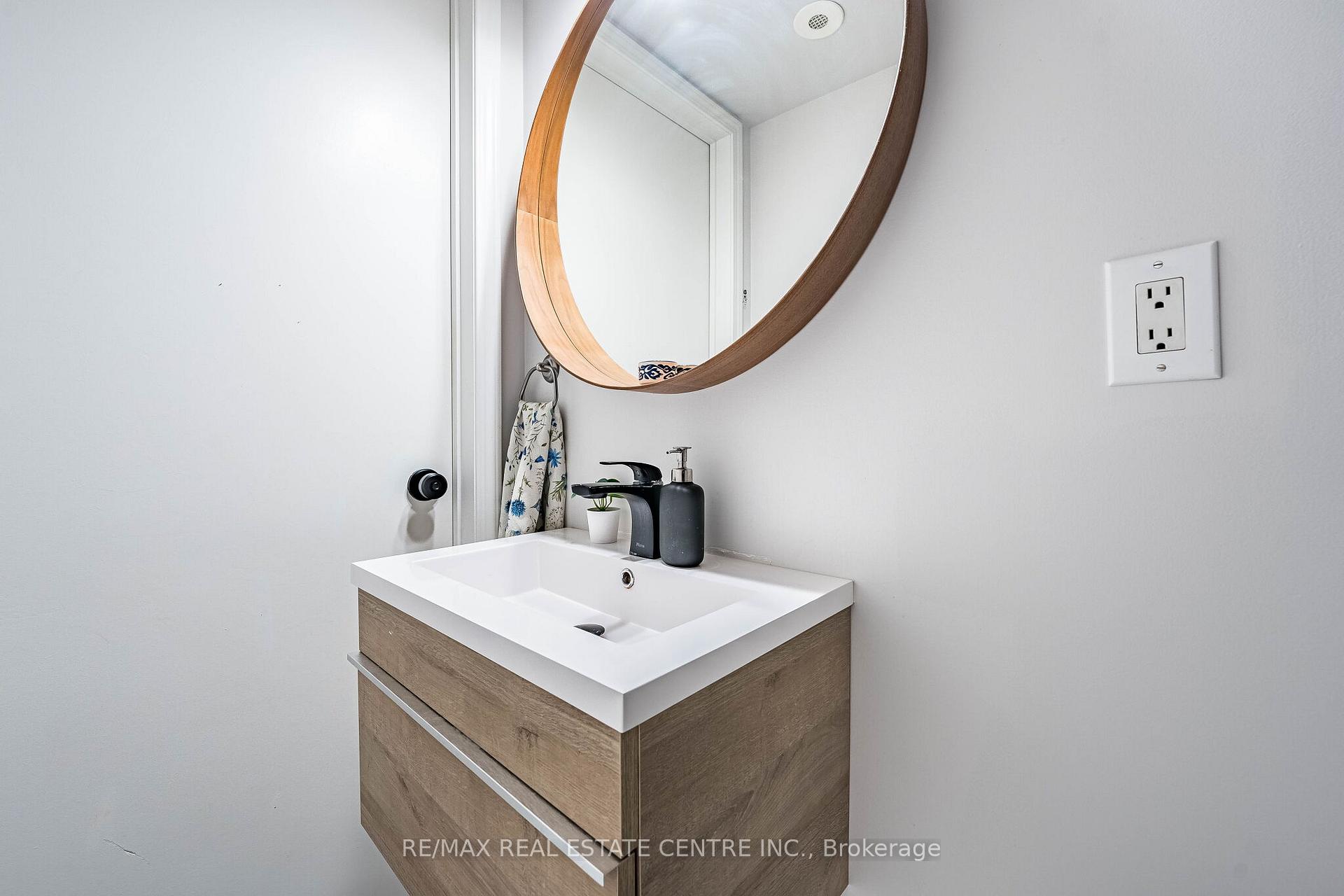 Photo 16 of Unit 920, 16 Laidlaw Street, Toronto, South Parkdale — HOMEH