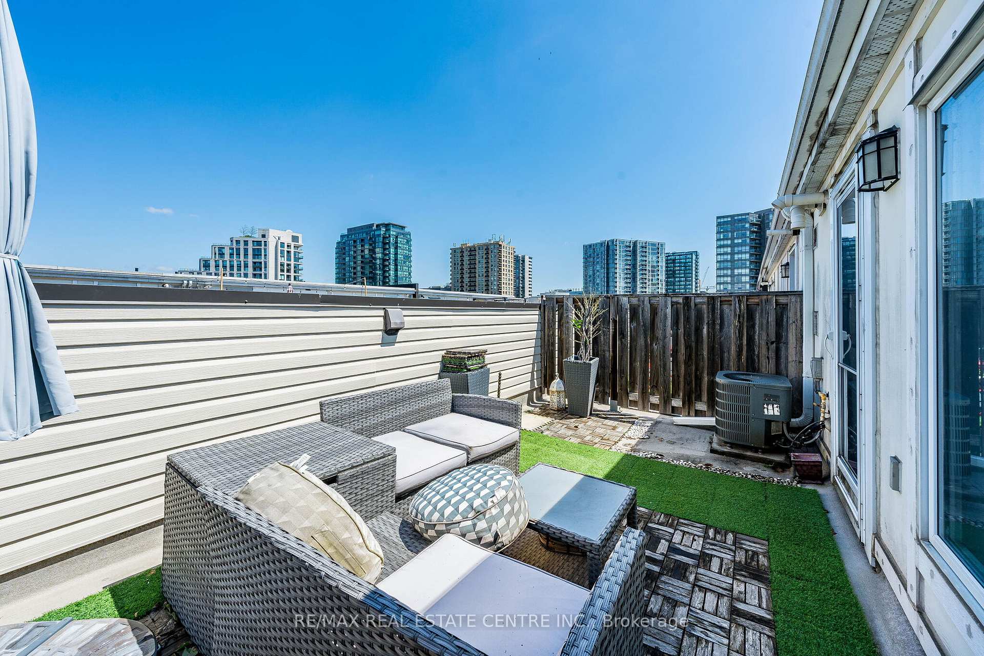 Photo 30 of Unit 920, 16 Laidlaw Street, Toronto, South Parkdale — HOMEH