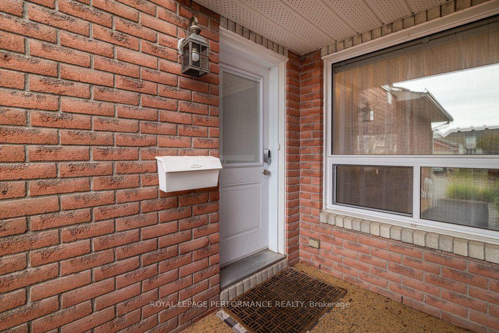 Photo 3 of 823 Nesting Way, Ottawa, Fallingbrook/Gardenway South — HOMEH