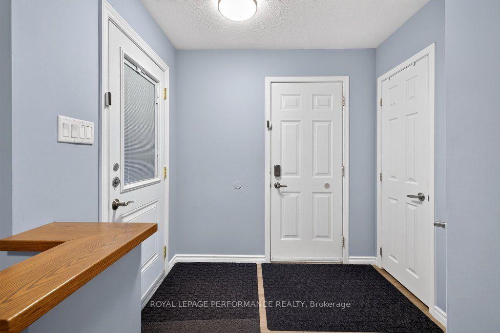 Photo 4 of 823 Nesting Way, Ottawa, Fallingbrook/Gardenway South — HOMEH