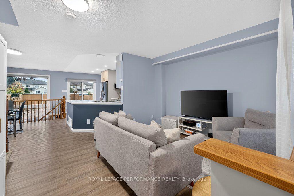 Photo 6 of 823 Nesting Way, Ottawa, Fallingbrook/Gardenway South — HOMEH
