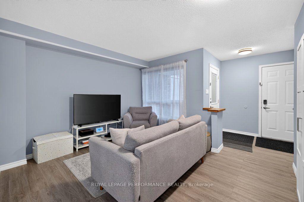 Photo 7 of 823 Nesting Way, Ottawa, Fallingbrook/Gardenway South — HOMEH