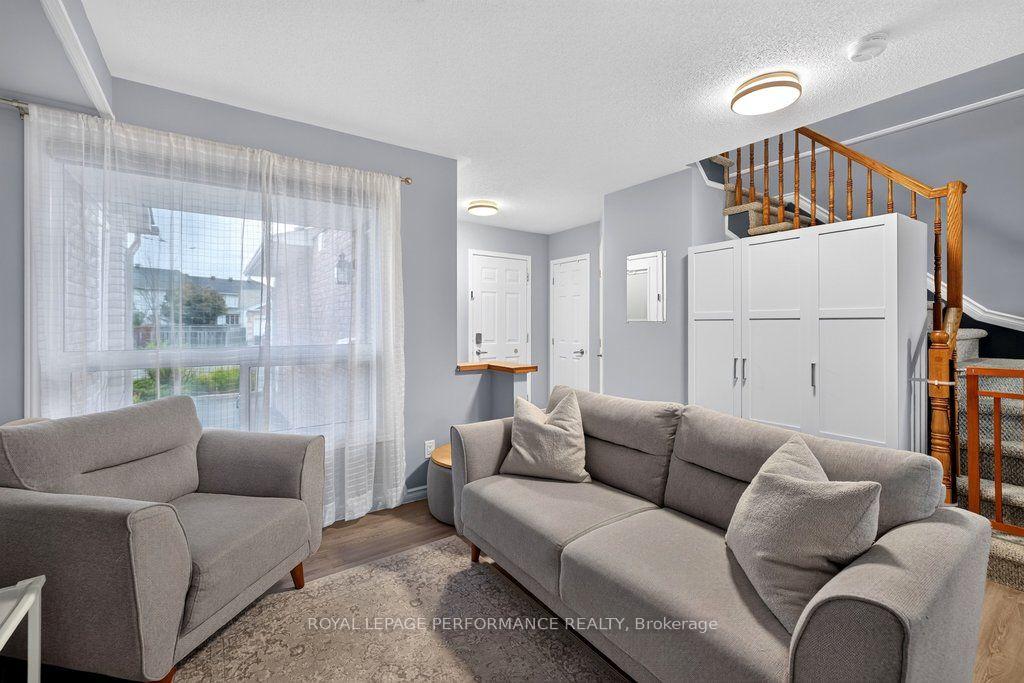 Photo 10 of 823 Nesting Way, Ottawa, Fallingbrook/Gardenway South — HOMEH