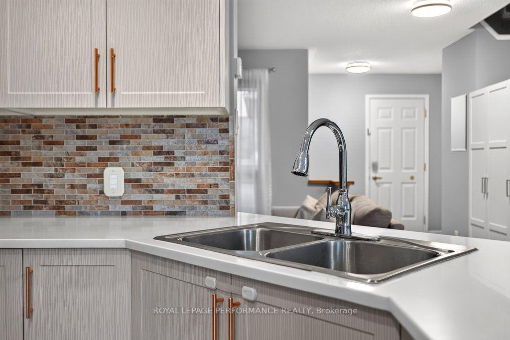 Photo 13 of 823 Nesting Way, Ottawa, Fallingbrook/Gardenway South — HOMEH