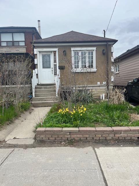 Photo 2 of 627 Caledonia Road, North York, Briar Hill-Belgravia — HOMEH