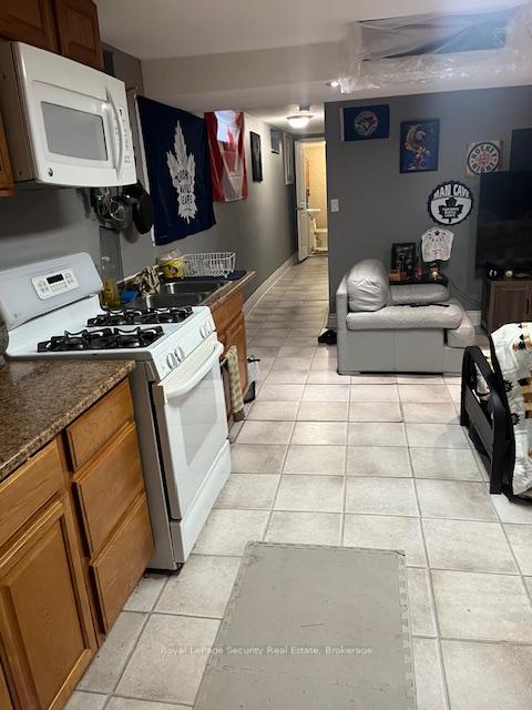Photo 16 of 627 Caledonia Road, North York, Briar Hill-Belgravia — HOMEH