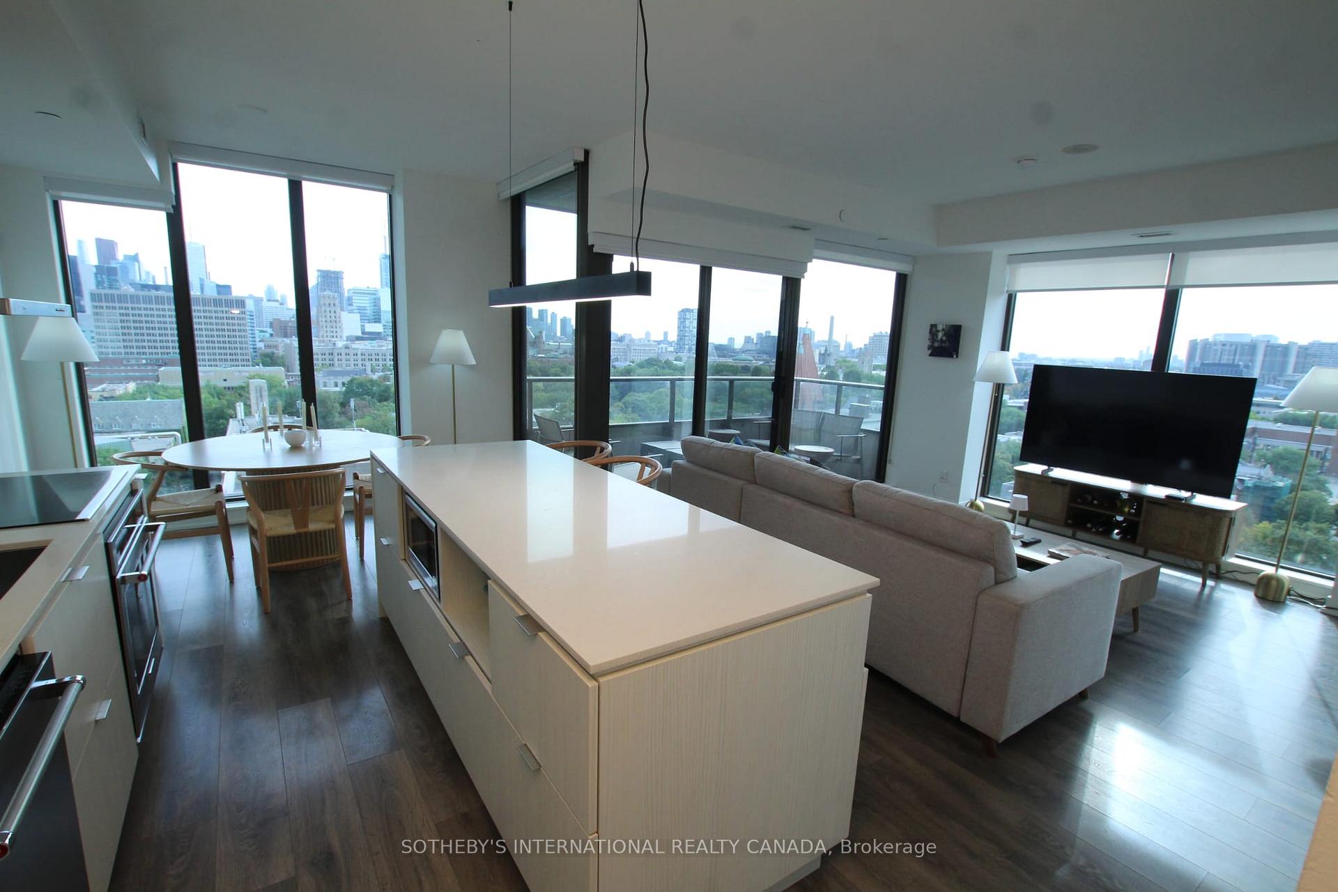 Photo 2 of Unit 1206, 2 St Thomas Street, Toronto, Bay Street Corridor — HOMEH