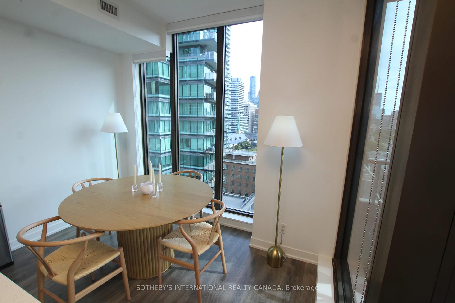 Photo 4 of Unit 1206, 2 St Thomas Street, Toronto, Bay Street Corridor — HOMEH