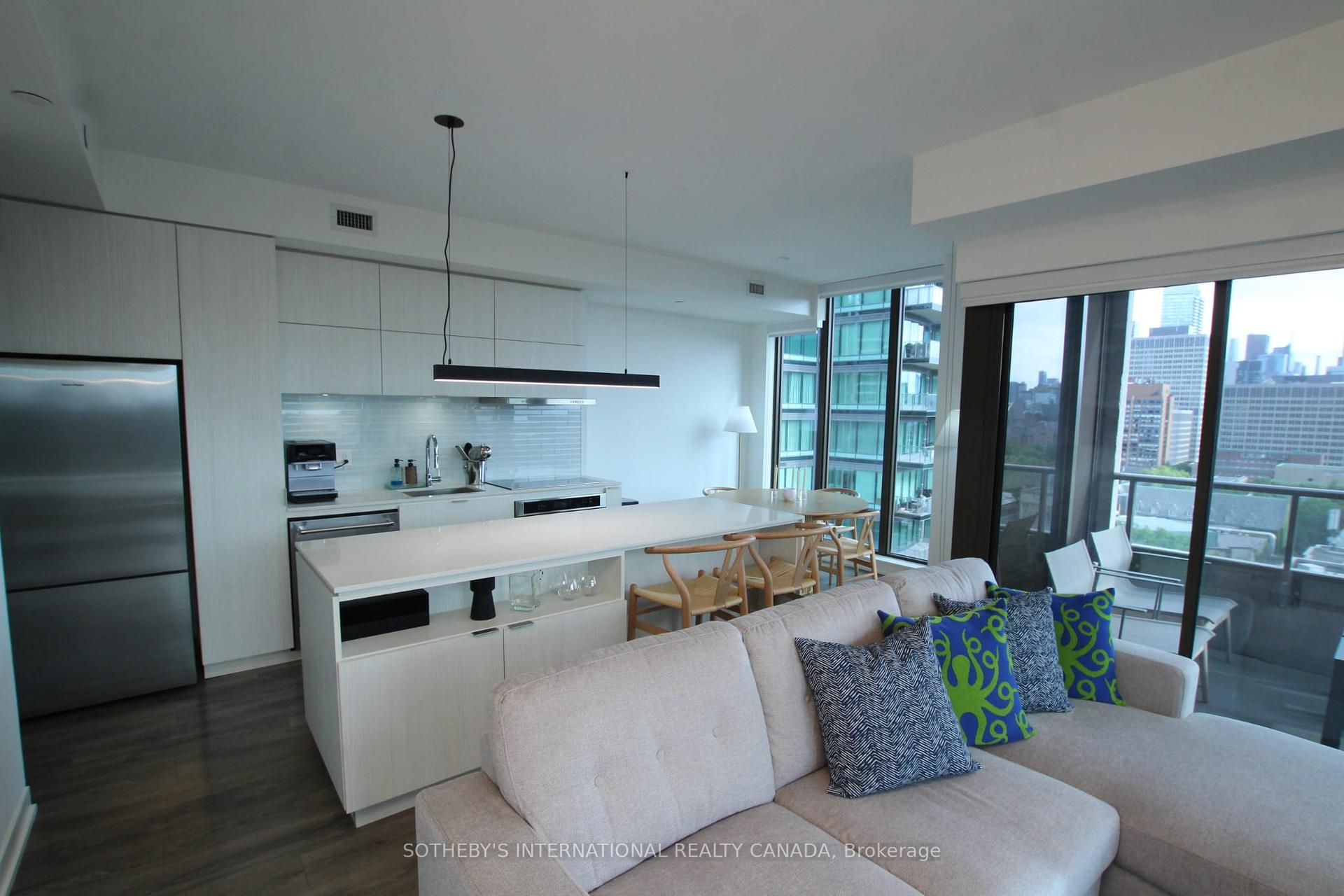 Photo 6 of Unit 1206, 2 St Thomas Street, Toronto, Bay Street Corridor — HOMEH