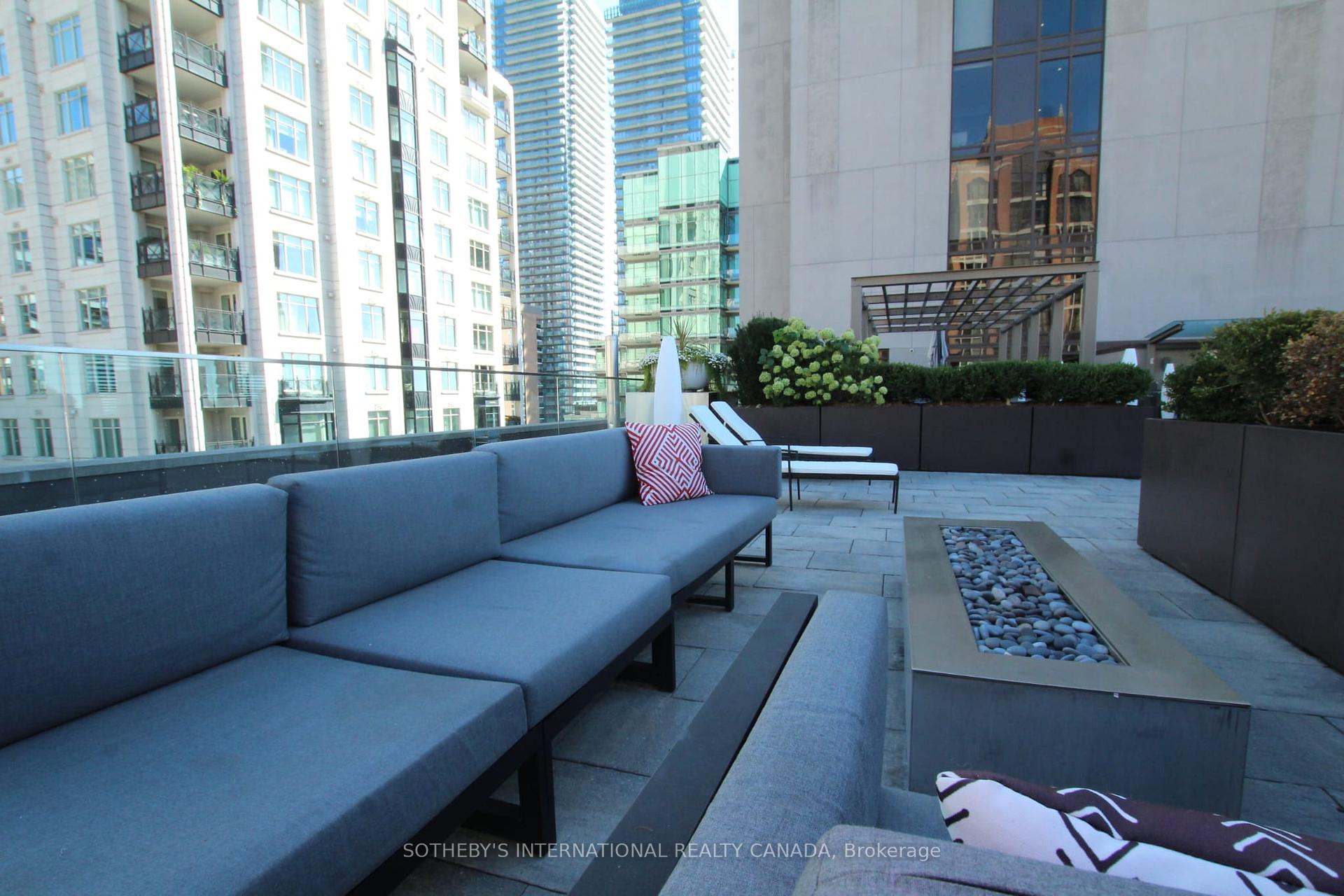 Photo 18 of Unit 1206, 2 St Thomas Street, Toronto, Bay Street Corridor — HOMEH