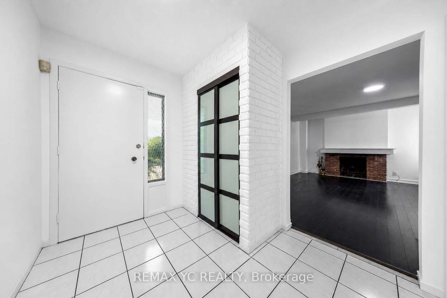 Photo 3 of 35 Kitsilano Crescent, Richmond Hill, North Richvale — HOMEH