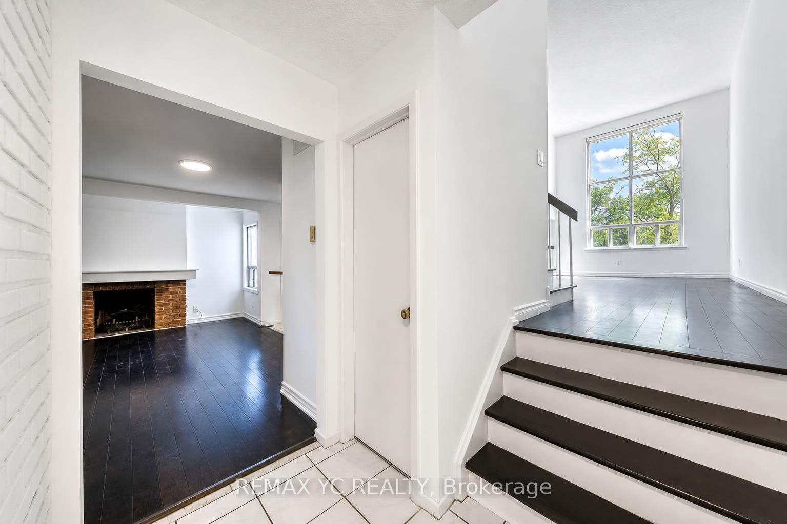 Photo 4 of 35 Kitsilano Crescent, Richmond Hill, North Richvale — HOMEH