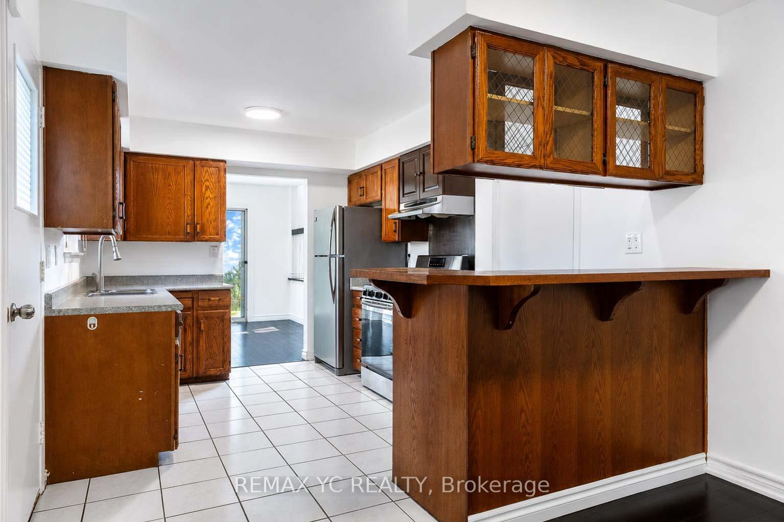 Photo 8 of 35 Kitsilano Crescent, Richmond Hill, North Richvale — HOMEH